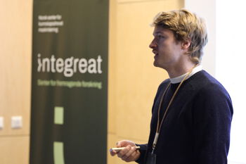 Gesture ,Sleeve ,Spokesperson ,Font ,Public speaking.