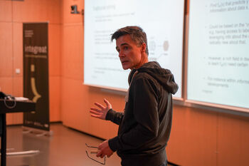 Sleeve ,Event ,Public speaking ,Presentation ,Speech.