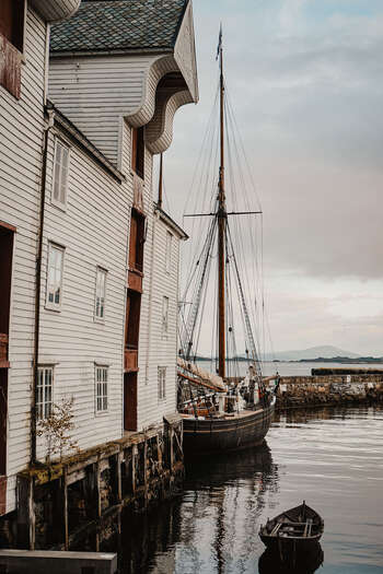 Watercraft ,Reflection ,Boat ,Rope ,Naval architecture.