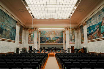 Ceiling ,Hall ,Auditorium ,Chair ,Conference hall.