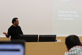 Head ,Electronic device ,Presentation ,Spokesperson ,Speech.