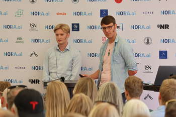 lydutstyr ,elektronisk enhet ,yttertøy ,mikrofon ,hendelse.