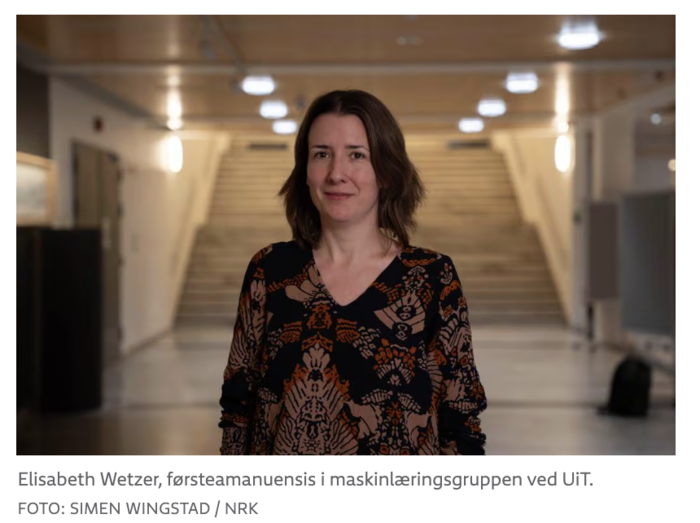 Bildet kan inneholde: person, hår, erme, skulder, ansikt.